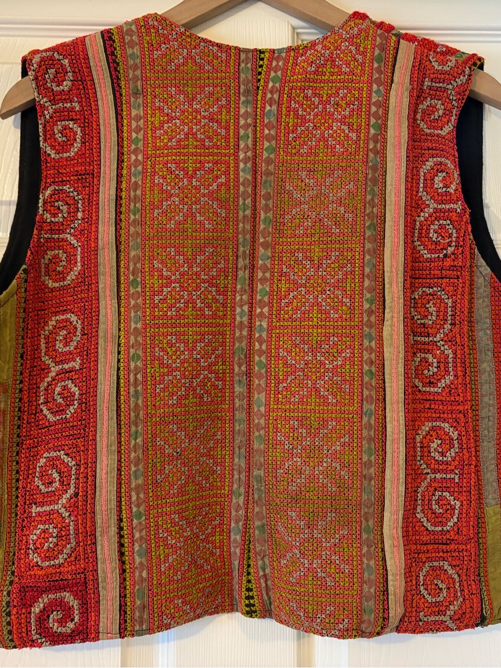 Boho Red Embroidered Vest - Picture 5 of 11
